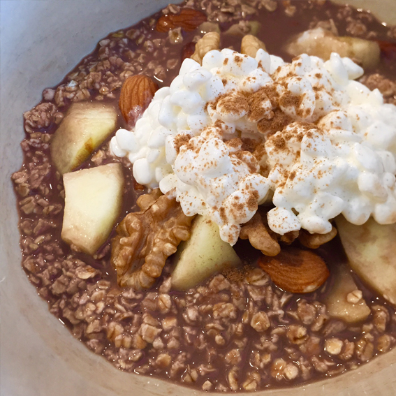 Apfel-Nuss-Porridge