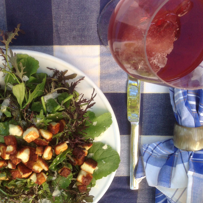 Frühlingssalat mit knusprigem&nbsp;Haloumi