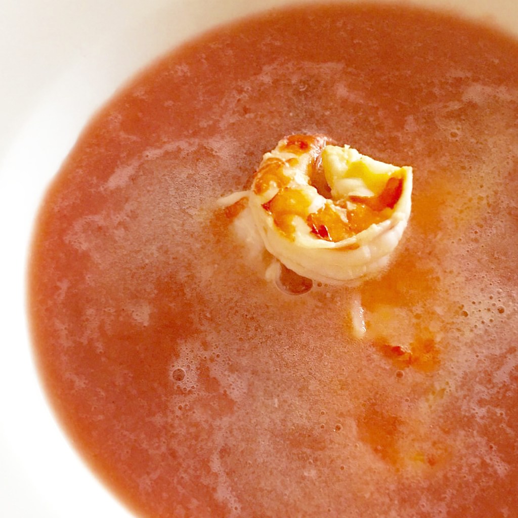 Geeiste Himbeer Melonensuppe mit&nbsp;Garneelen