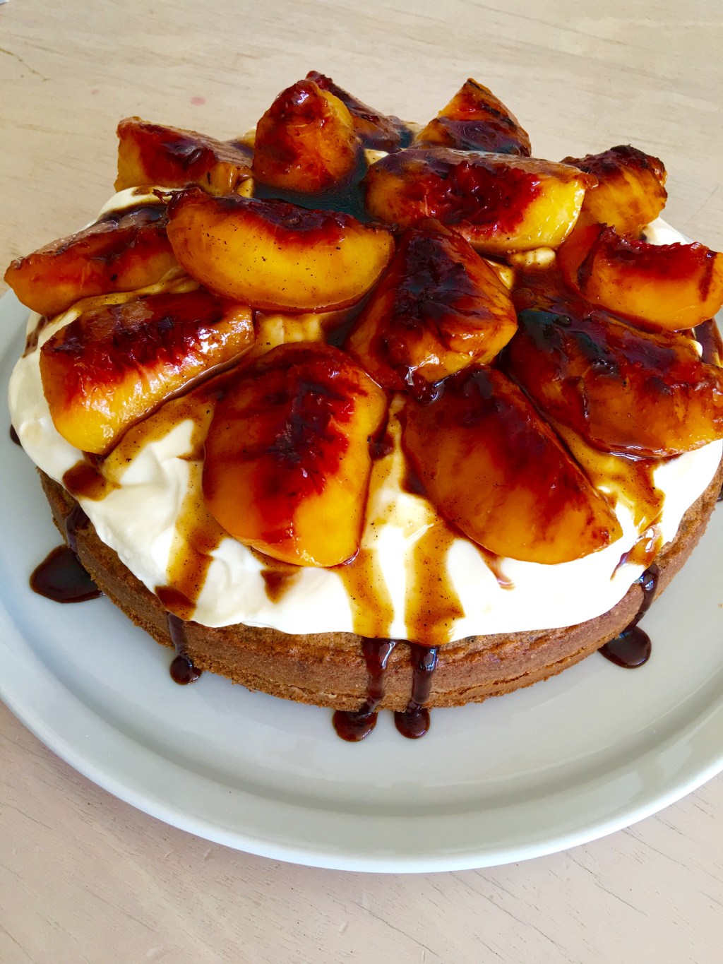 Food Porn: Mohnkuchen mit gegrillten&nbsp;Pfirsichen