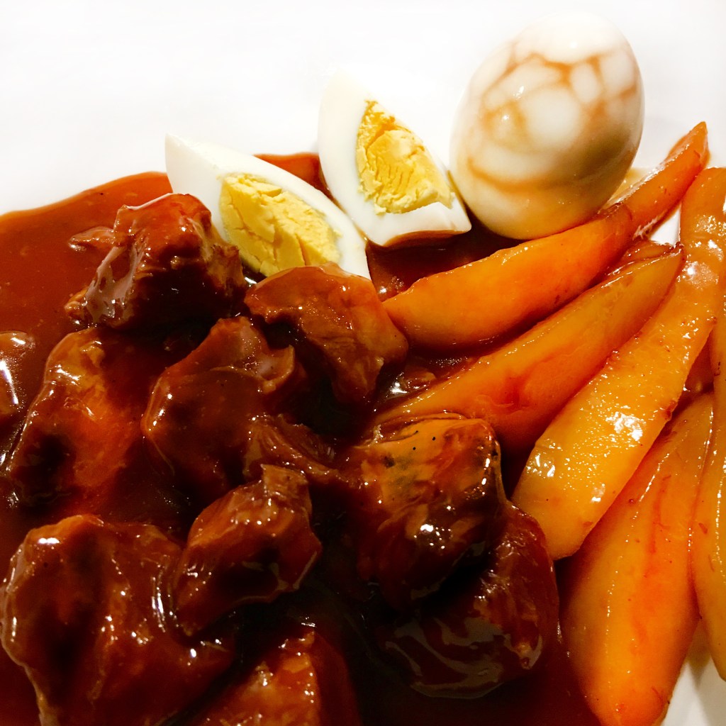 Food Porn: Schwein in Karamell mit Birnen und Eiern